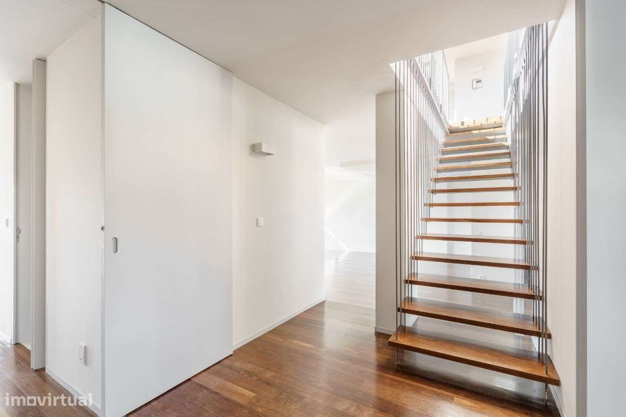 Penthouse Luxuosa com Piscina e Vistas 360º no Coração de Braga-40