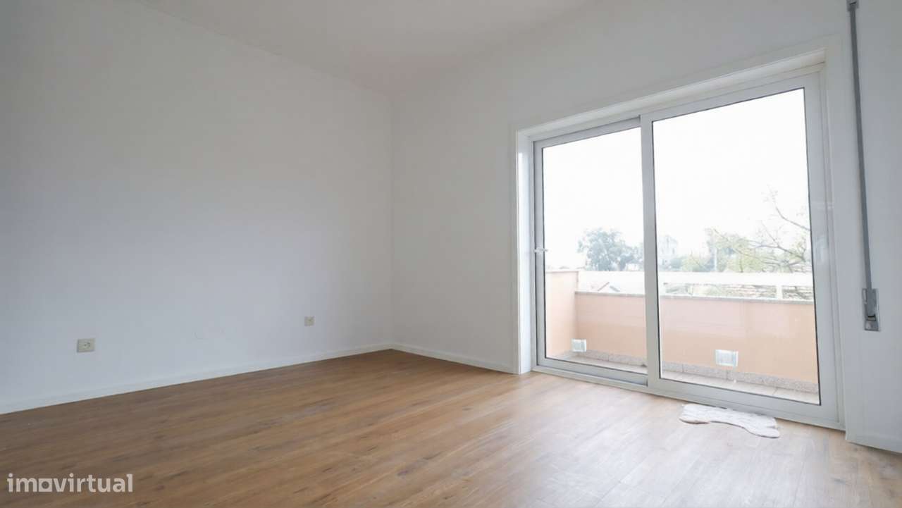 T3 | Varandas | Box | 2 WC's | Excelente localização | 100% Renovado-15