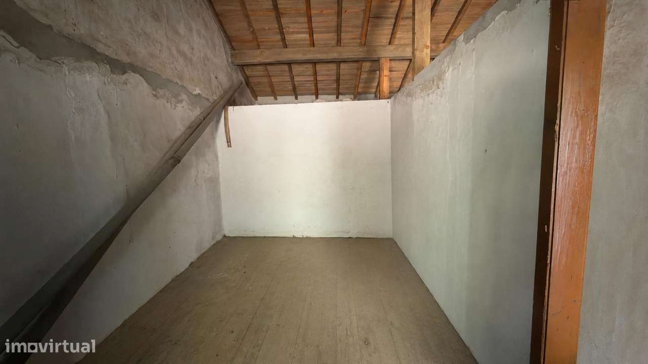 Moradia T2 com Terreno – São Miguel do Rio Torto, Abrantes-9