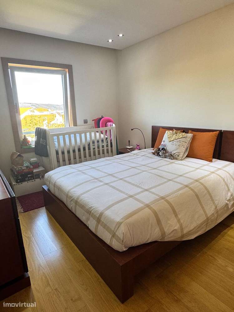 Apartamento duplex T4 com 3  garagens-27