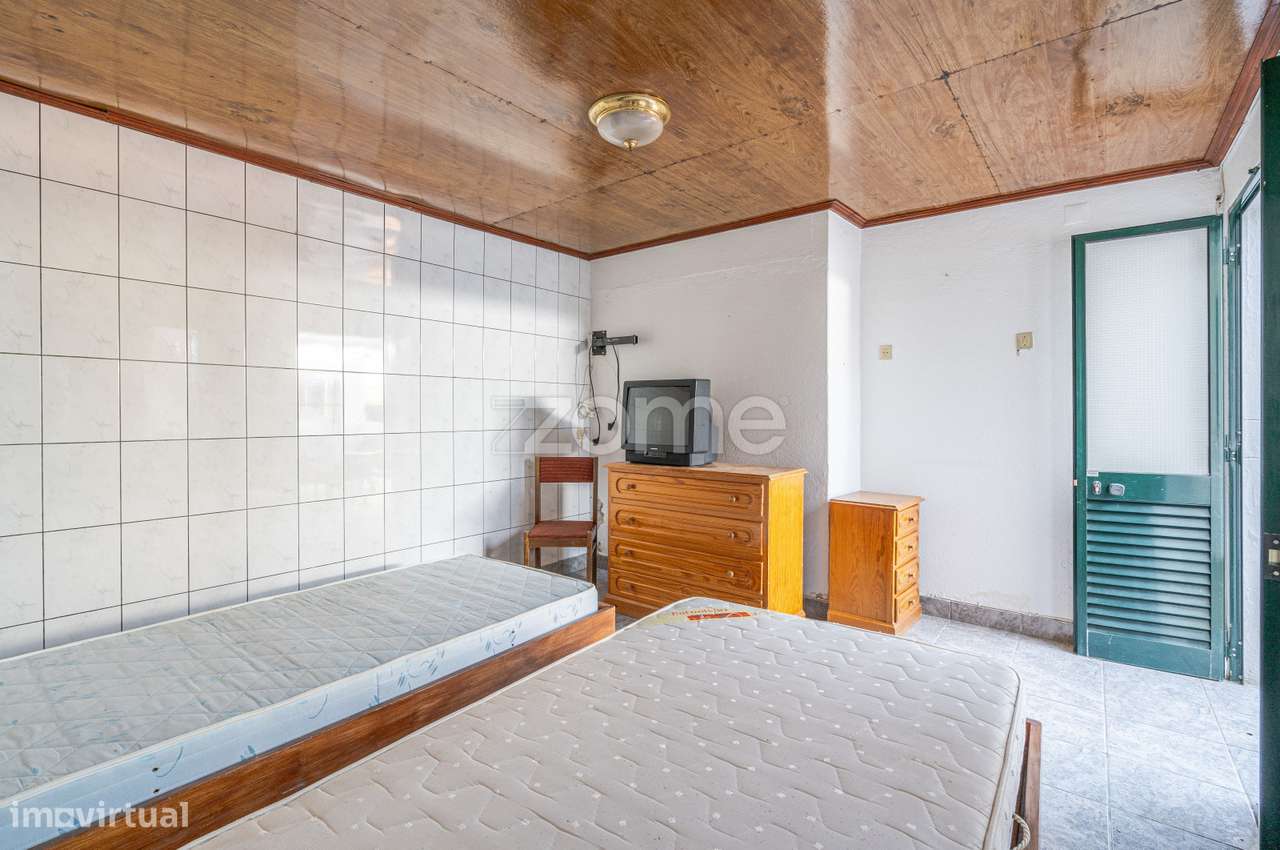 Moradia T6 na Ribeira Brava – Espaço e potencial investimento-31