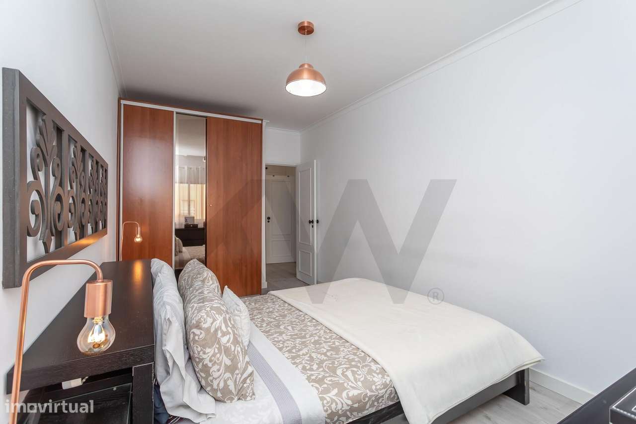 O Seu Novo Refúgio na Avenida de Fitares : T2 renovado e cheio de sol-14