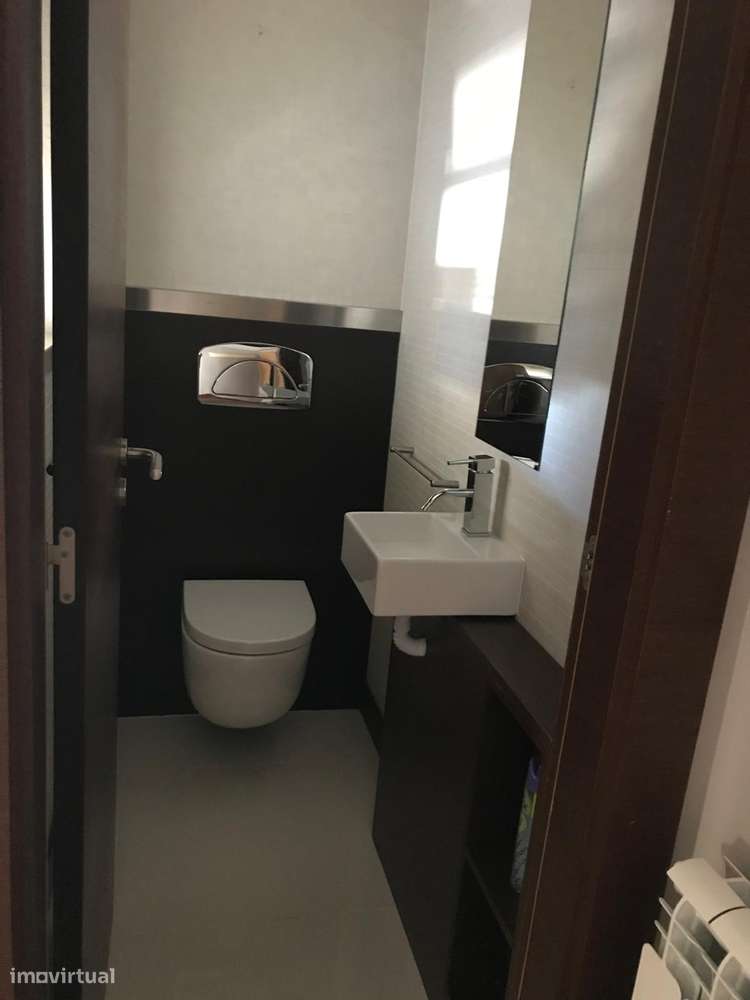 Apartamento T1 com varanda, garagem e ar condicionado - Grande imagem: 5/9