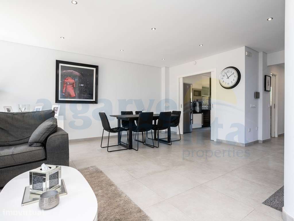 EXCLUSIVO! Moradia T3 Moderna com Piscina Privada no coração de Vil...-18