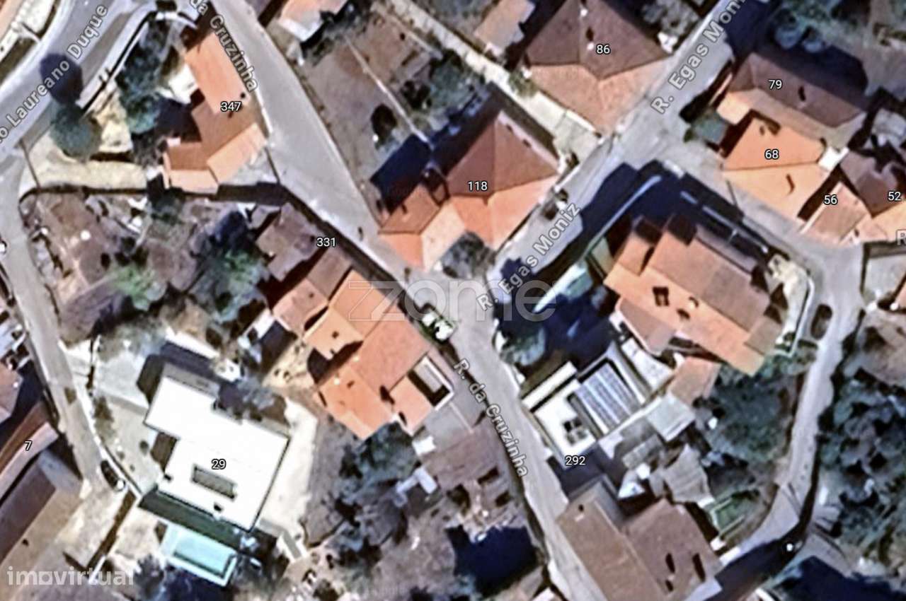 Moradia para recuperar no centro de Mira de Aire-12