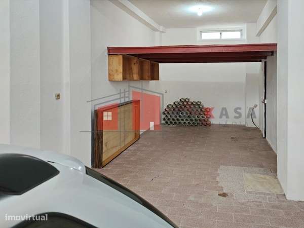 Garagem independente, portão basculante para 2 viaturas - Grande imagem: 4/6