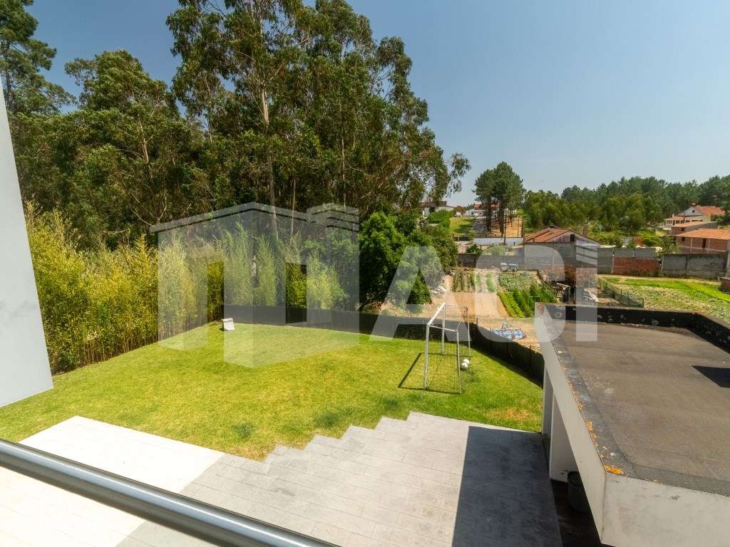 Magnífica Moradia T3+2 nos arredores da Cidade de Leiria-39