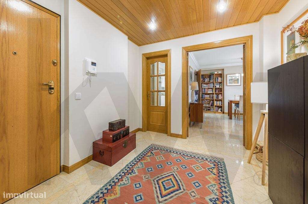 ARRENDAMENTO - APARTAMENTO T2 EQUIPADO E MOBILADO - NOVA CARNAXIDE - Grande imagem: 2/16