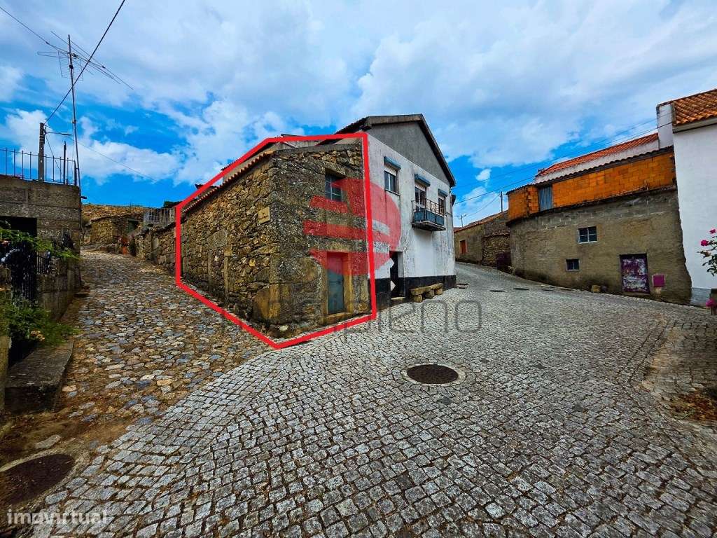 MORADIA T3 C/ GARAGEM E ANEXO-16