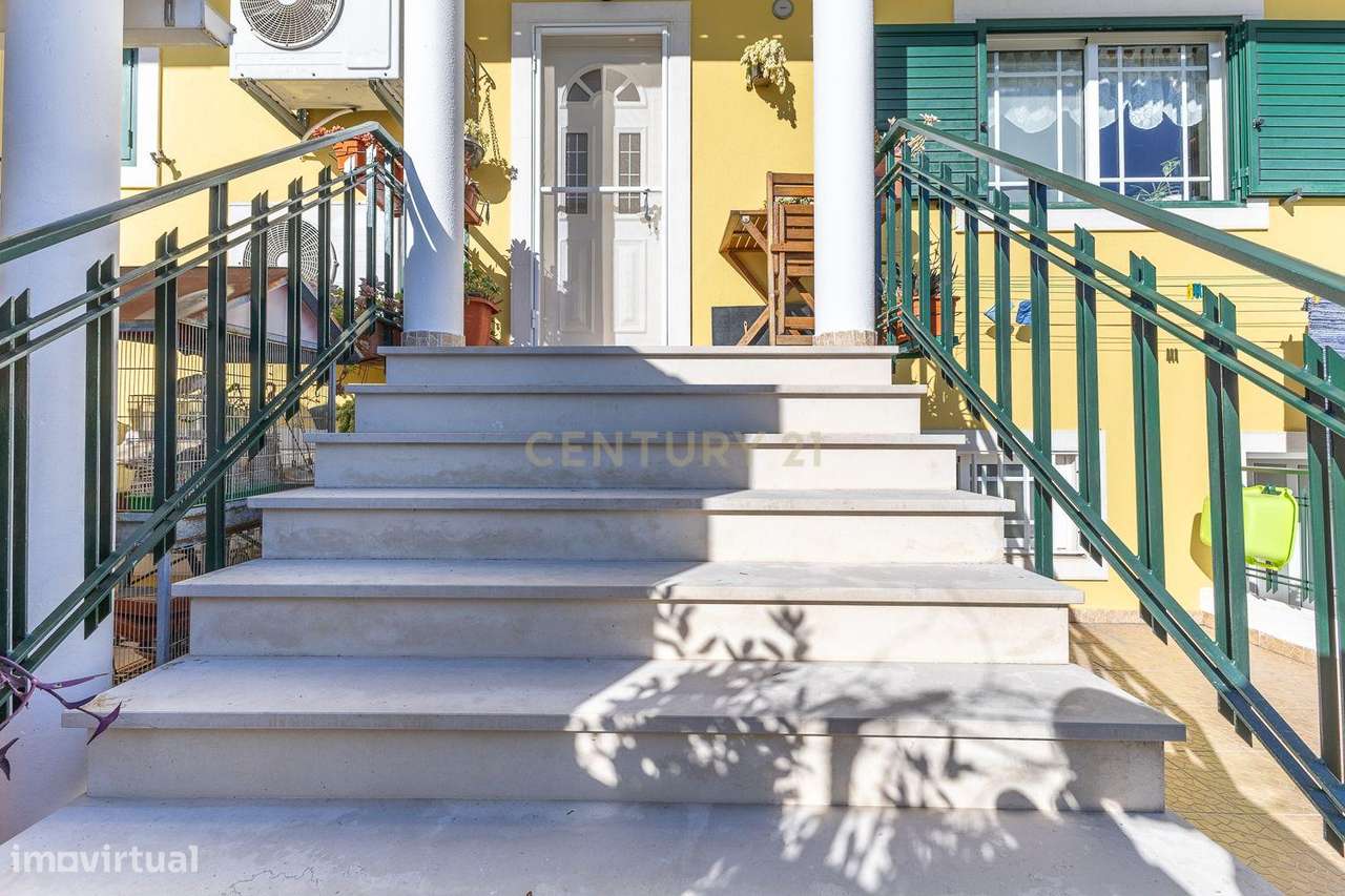 Moradia em Banda T4 | 3 Pisos | Aldeia de Paio Pires 490.000 € | 249 m-34