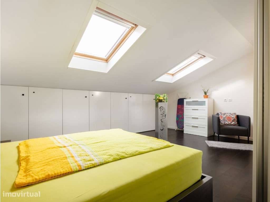 T2+2 Duplex na Condados - Como Novo, com Garagem Dupla-8