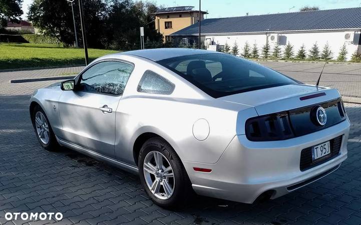 Ford Mustang 3.7 V6 Premium - 5