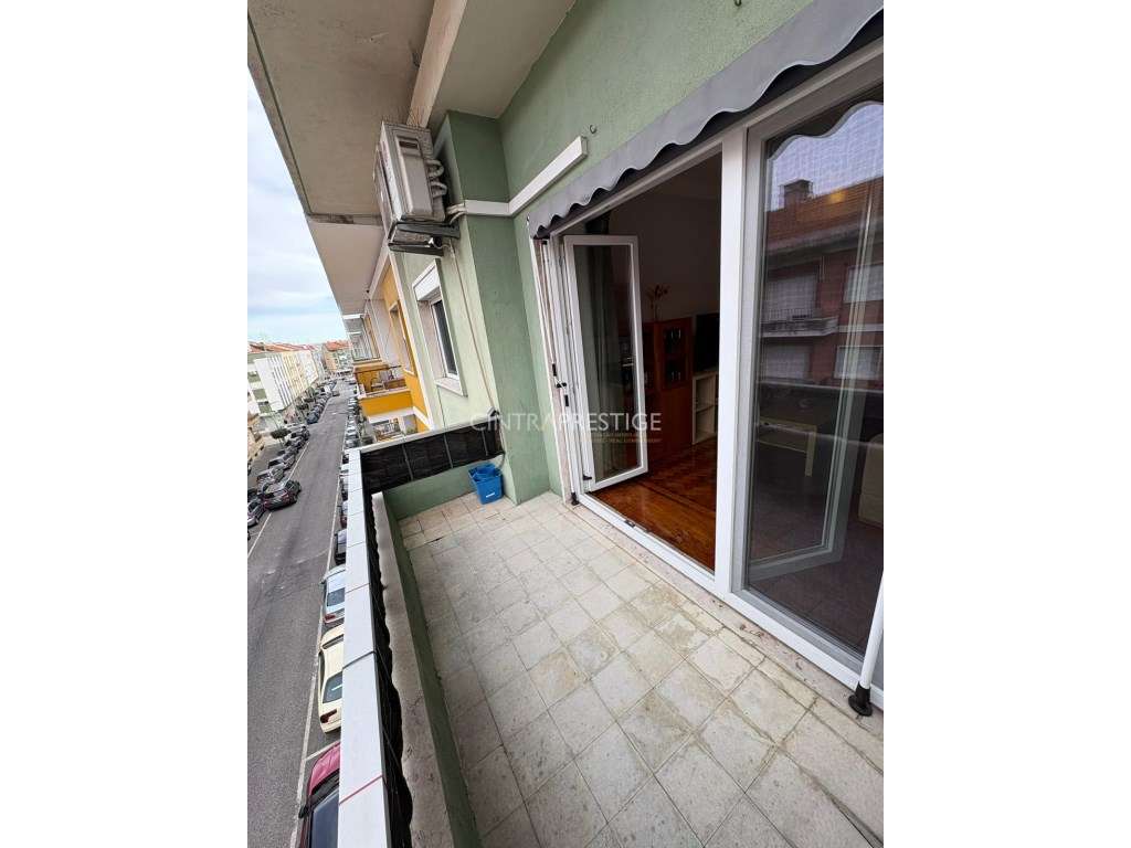 Apartamento T2 Remodelado com Varanda - Odivelas-Olival de Basto-8