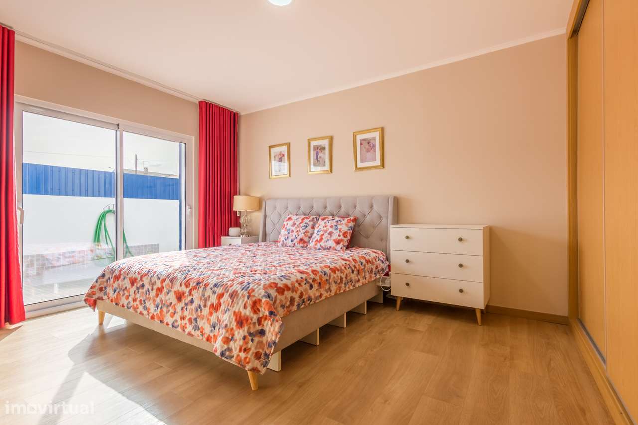 Moradia isolada com piscina aquecida num terreno de 398 m²!-25