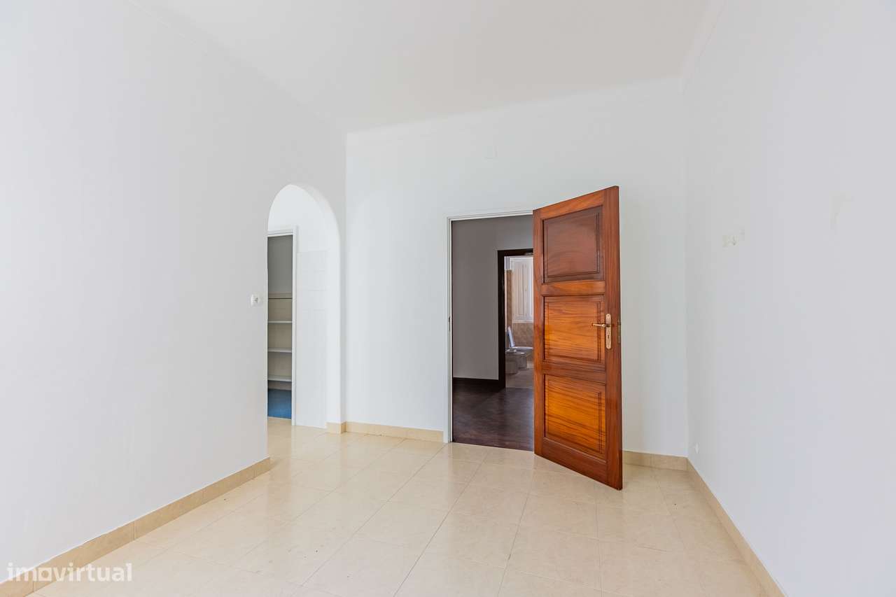 Apartamento T4 para aluguer no centro da cidade - Grande imagem: 3/31