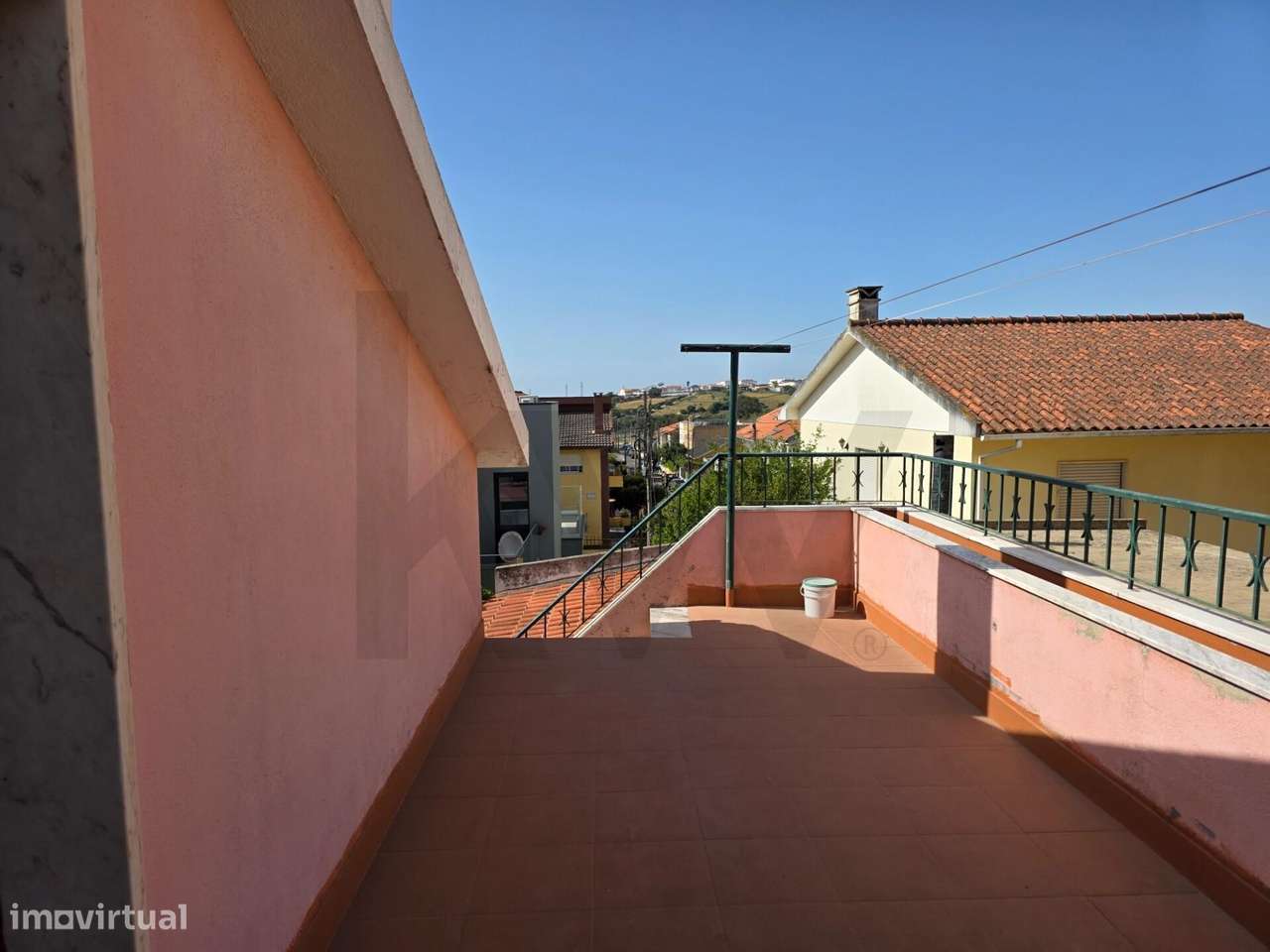 Moradia isolada com enorme potencial de investimento em São Domingos d-5