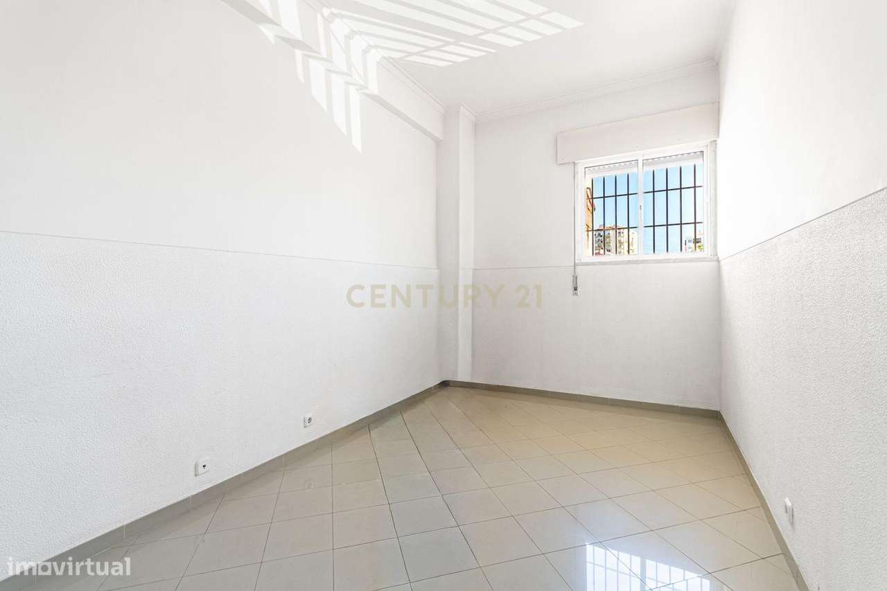 Loja para Venda em Odivelas – 91 m² | Junto ao Metro | Potencial para-9
