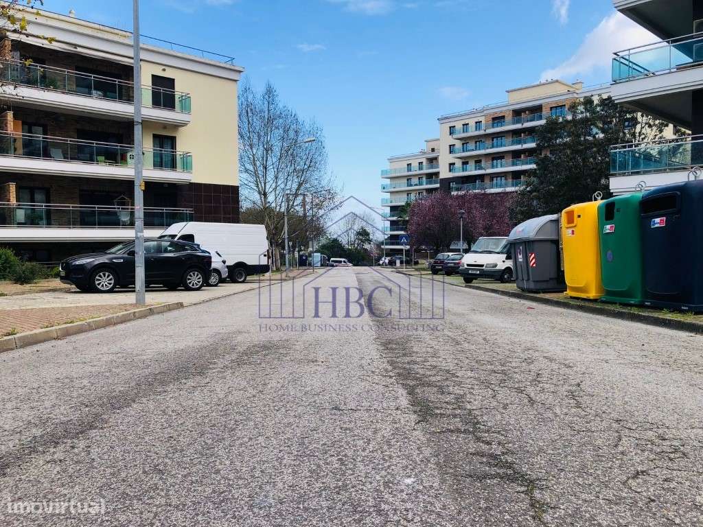Espaço comercial com escritórios situado na Urbanização dos Terraço...-16