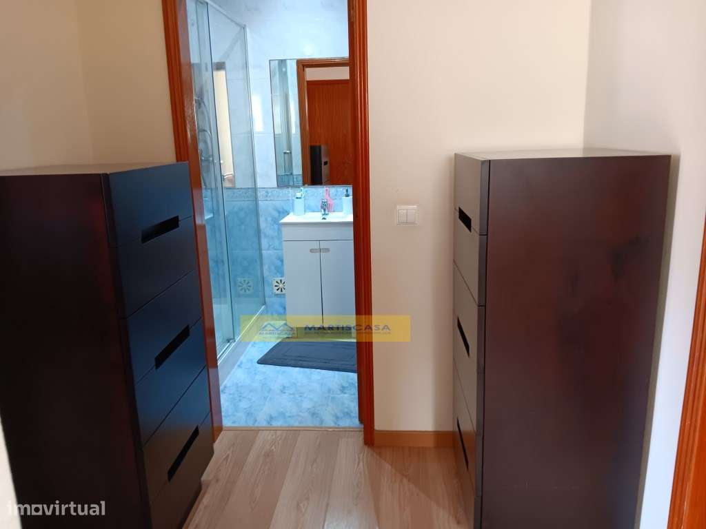 Moradia T4 totalmente remodelada, garagem, sotão e espaço exterior,...-41