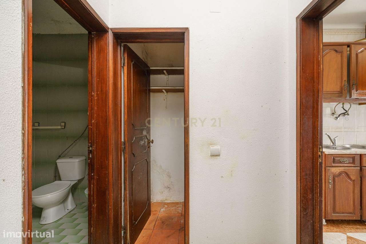 Oportunidade: Moradia com Potencial de Reabilitação em Zona Histórica-17