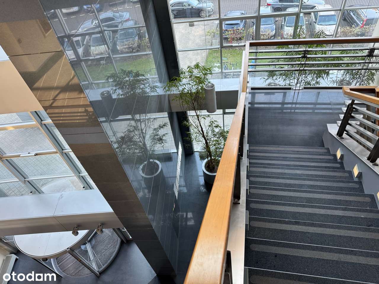 Reprezentacyjny obiekt biurowo - mieszkalny, znakomita lokalizacja.-15