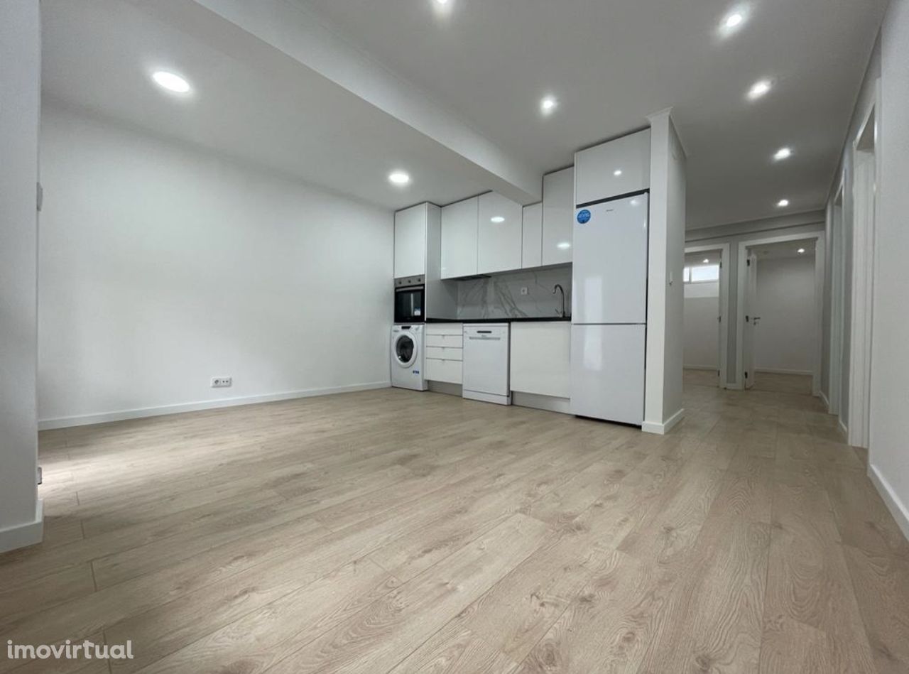 Apartamento T2+1 totalmente remodelado com quintal| Penha de França...