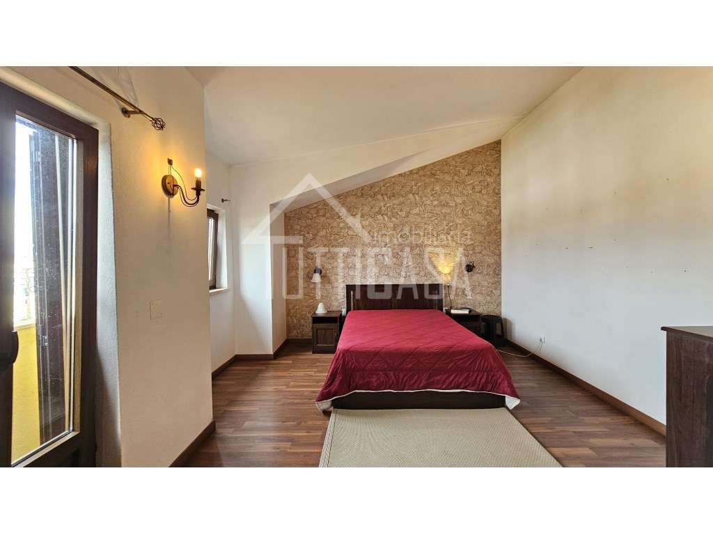 Moradia T3+1 na Venda do Pinheiro-46