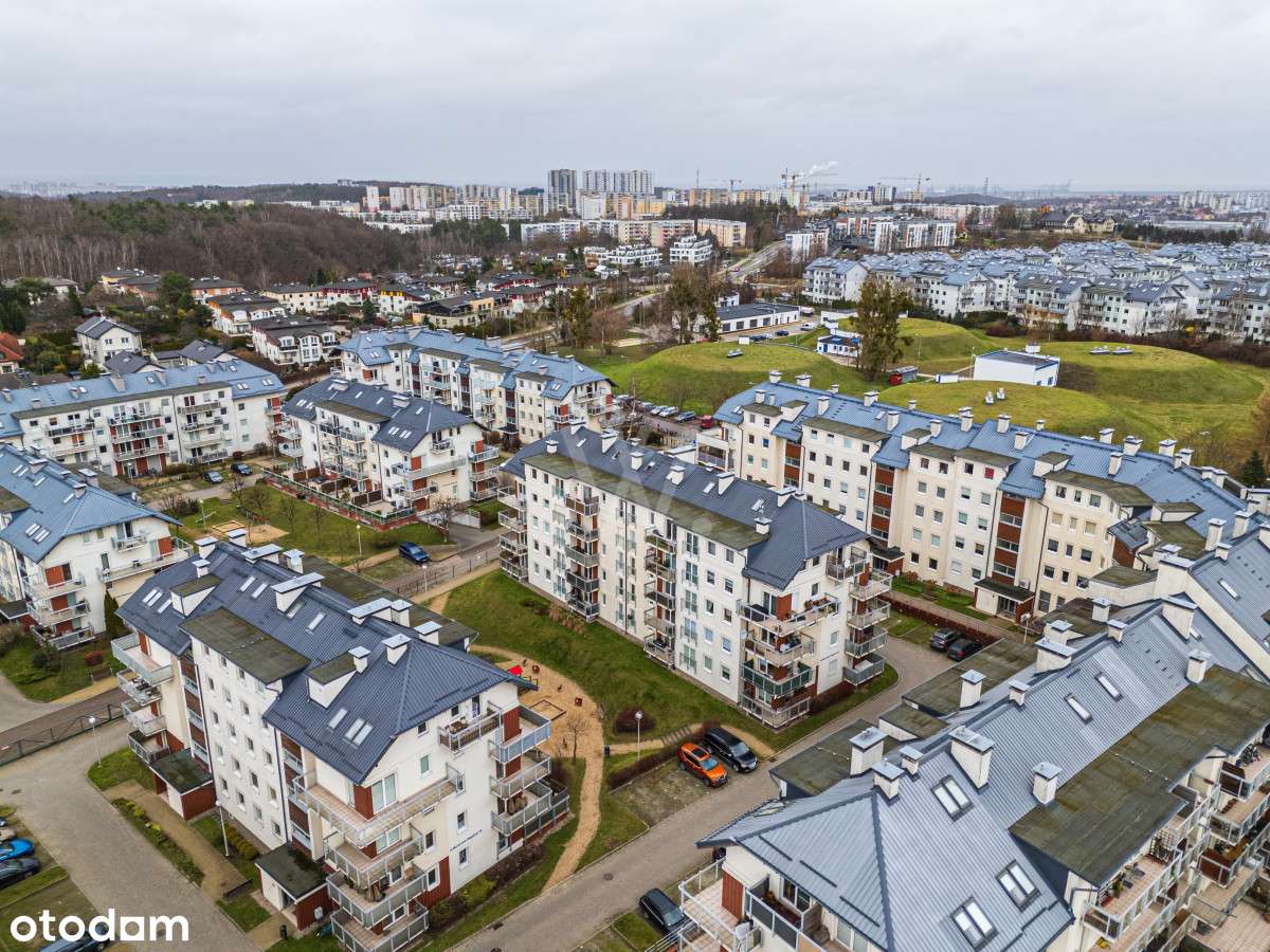 Przestronne, jasne wnętrze z miejscem i komórką.-19