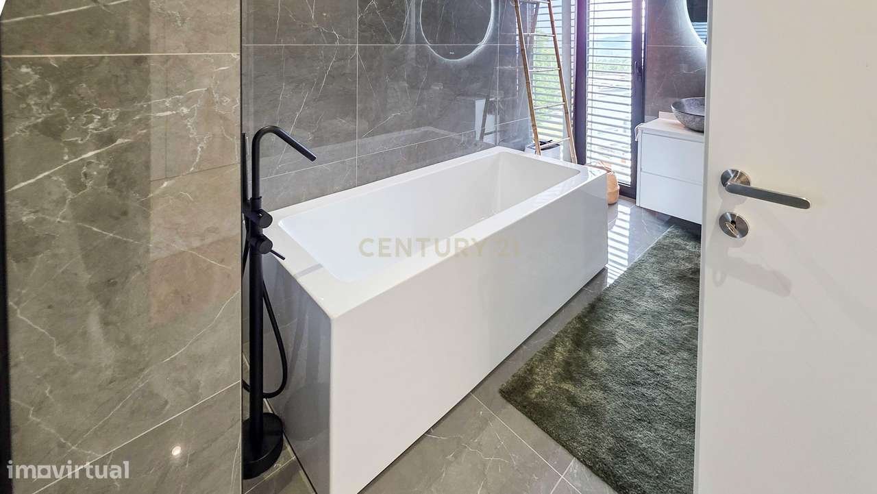 Moradia Contemporânea T4 com Piscina | Arquitetura Premium | Brufe, Vi-16