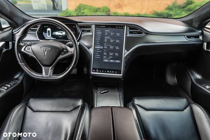 Tesla Model S - 3