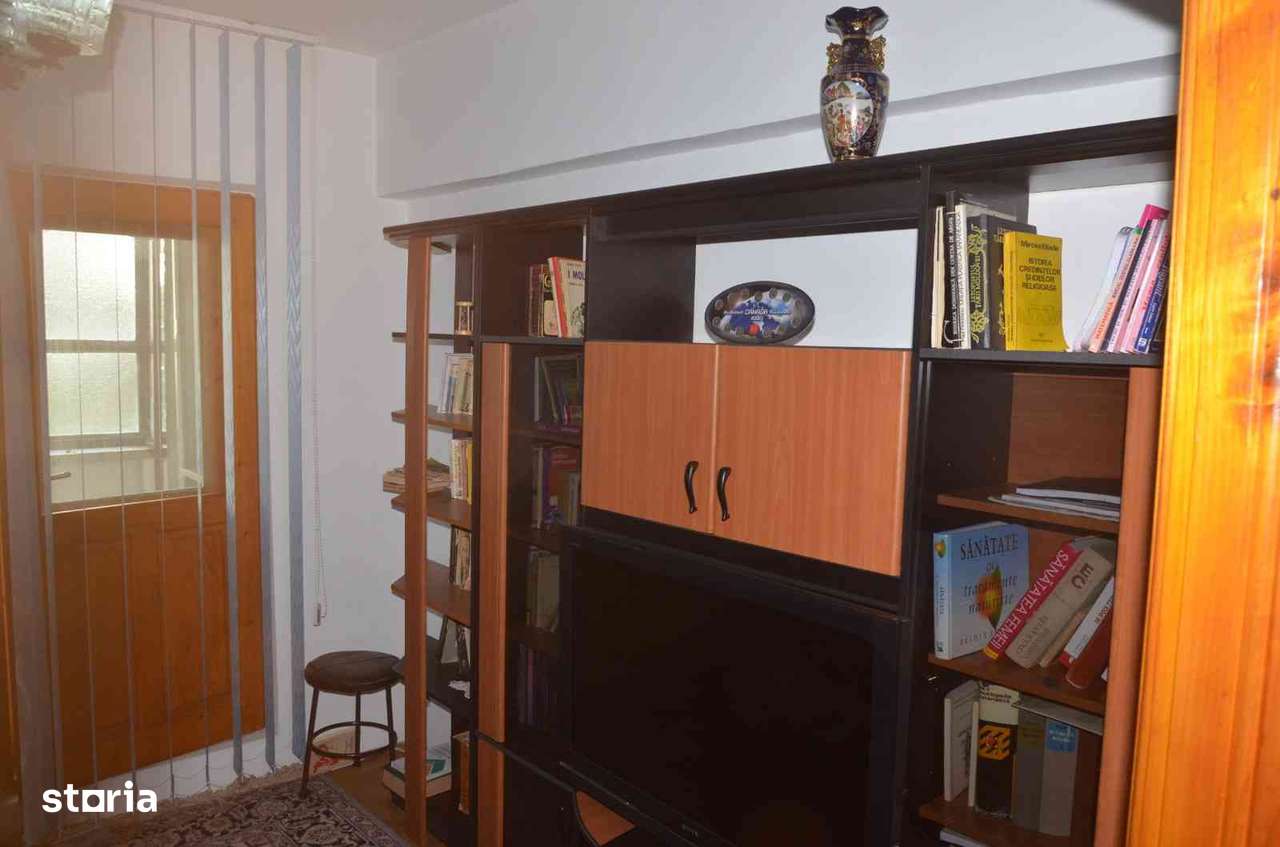 4 Camere Calea București, Piata Centrala din Craiova.-5