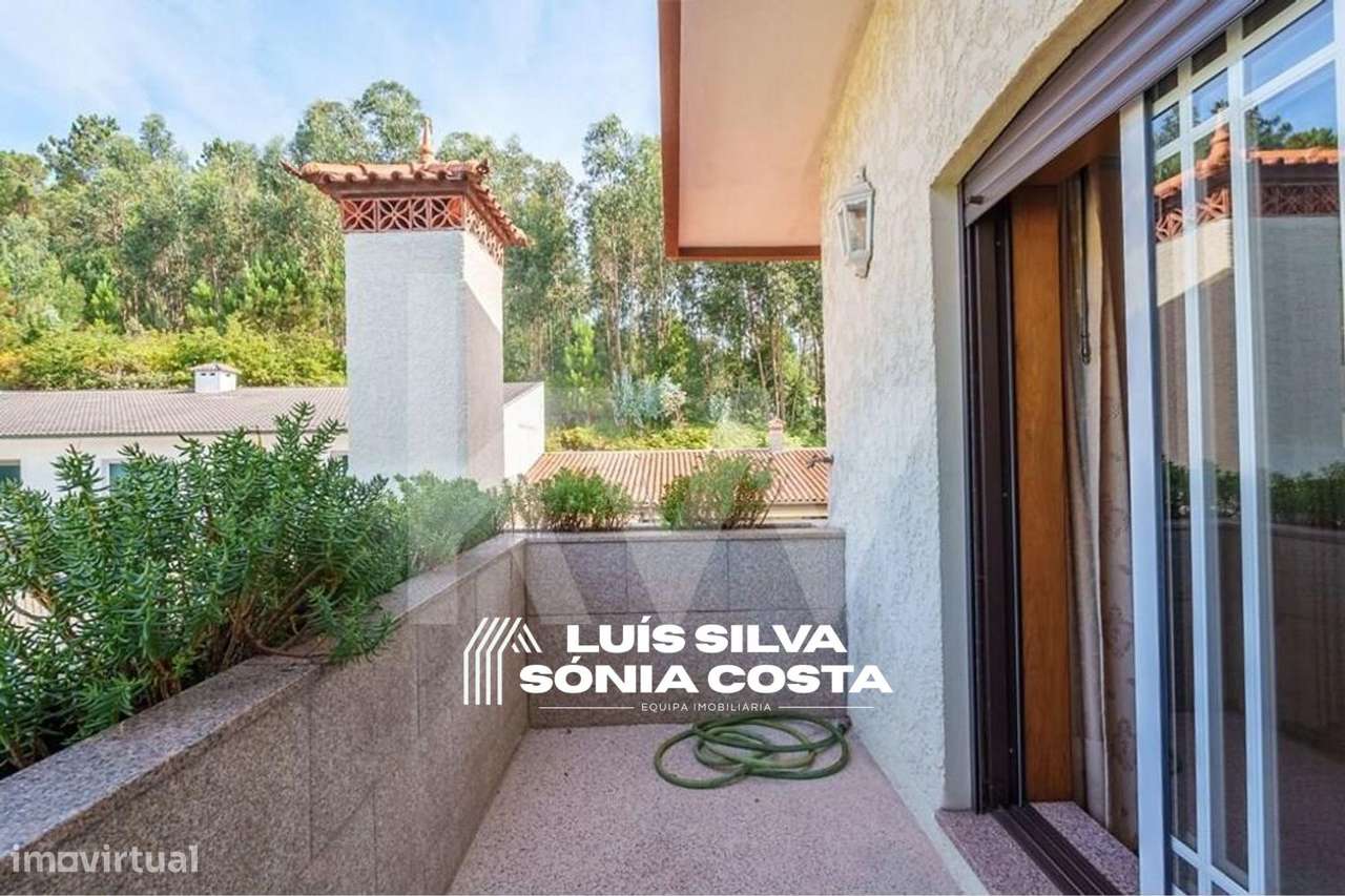 Moradia Independente T6 c/ Anexos, Armazém e Terreno p/ Construção-24