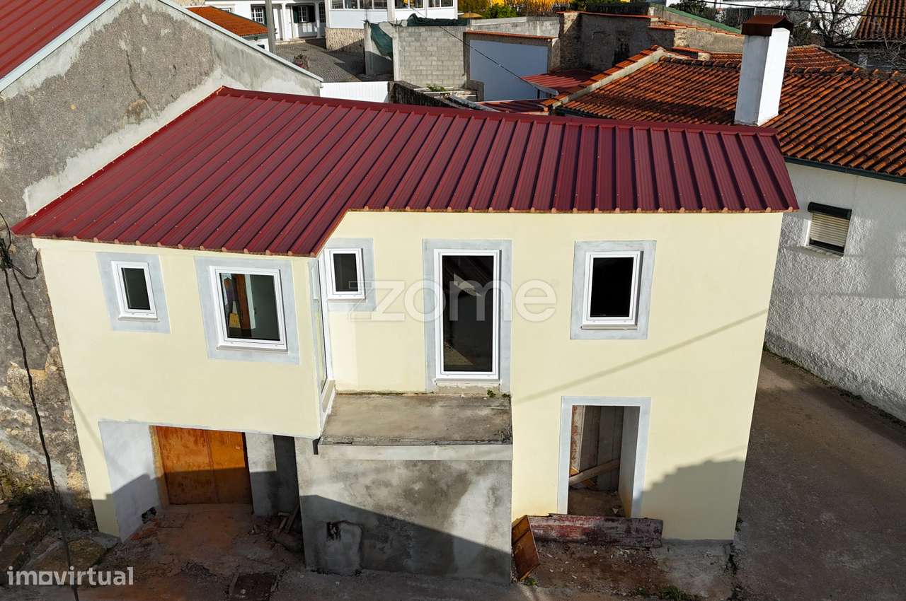 Moradia T3 Totalmente Remodelada na Telhadela, Cernache - Grande imagem: 2/17