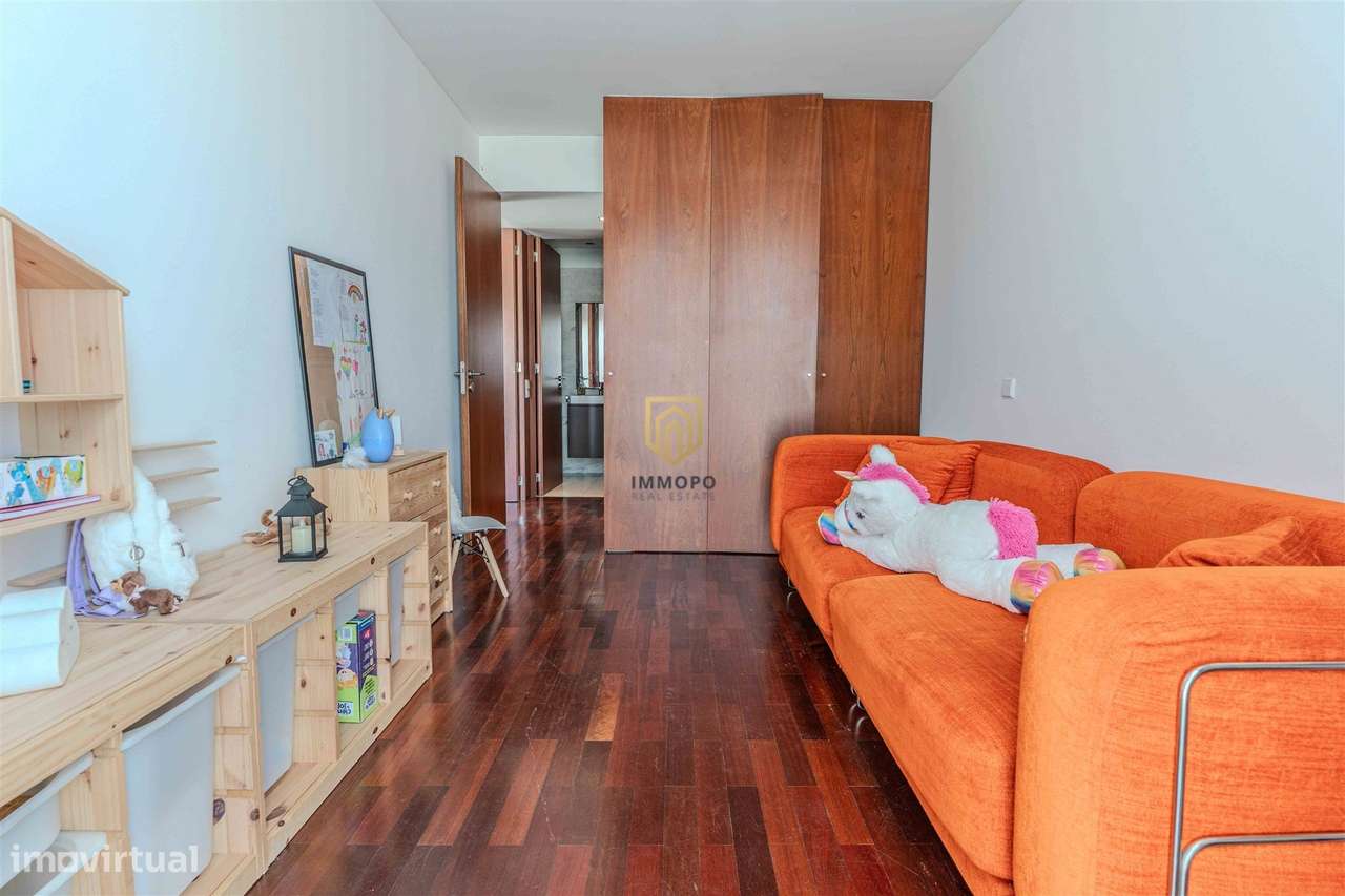 Apartamento T2 na Senhora da Hora, com duas garagens-8