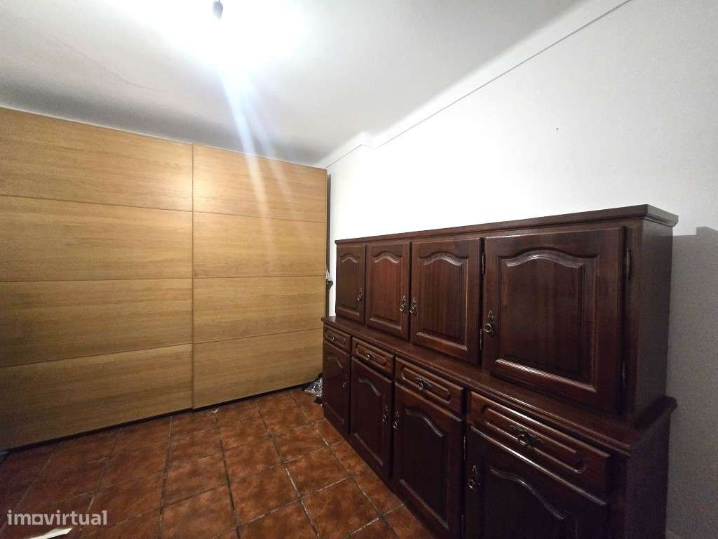 Moradia Isolada, T5, com garagem, na Vila de Redondo-8
