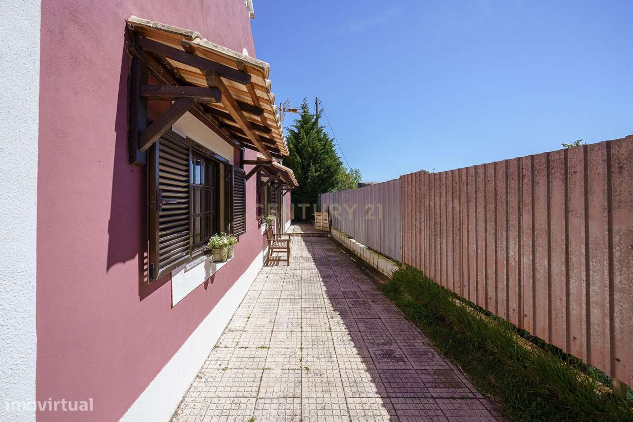 O Refúgio Perfeito em Cajados: Natureza e Duas Moradias num Só Investi-18