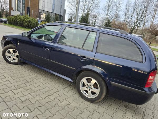 Skoda Octavia 1.6 Ambiente - 7