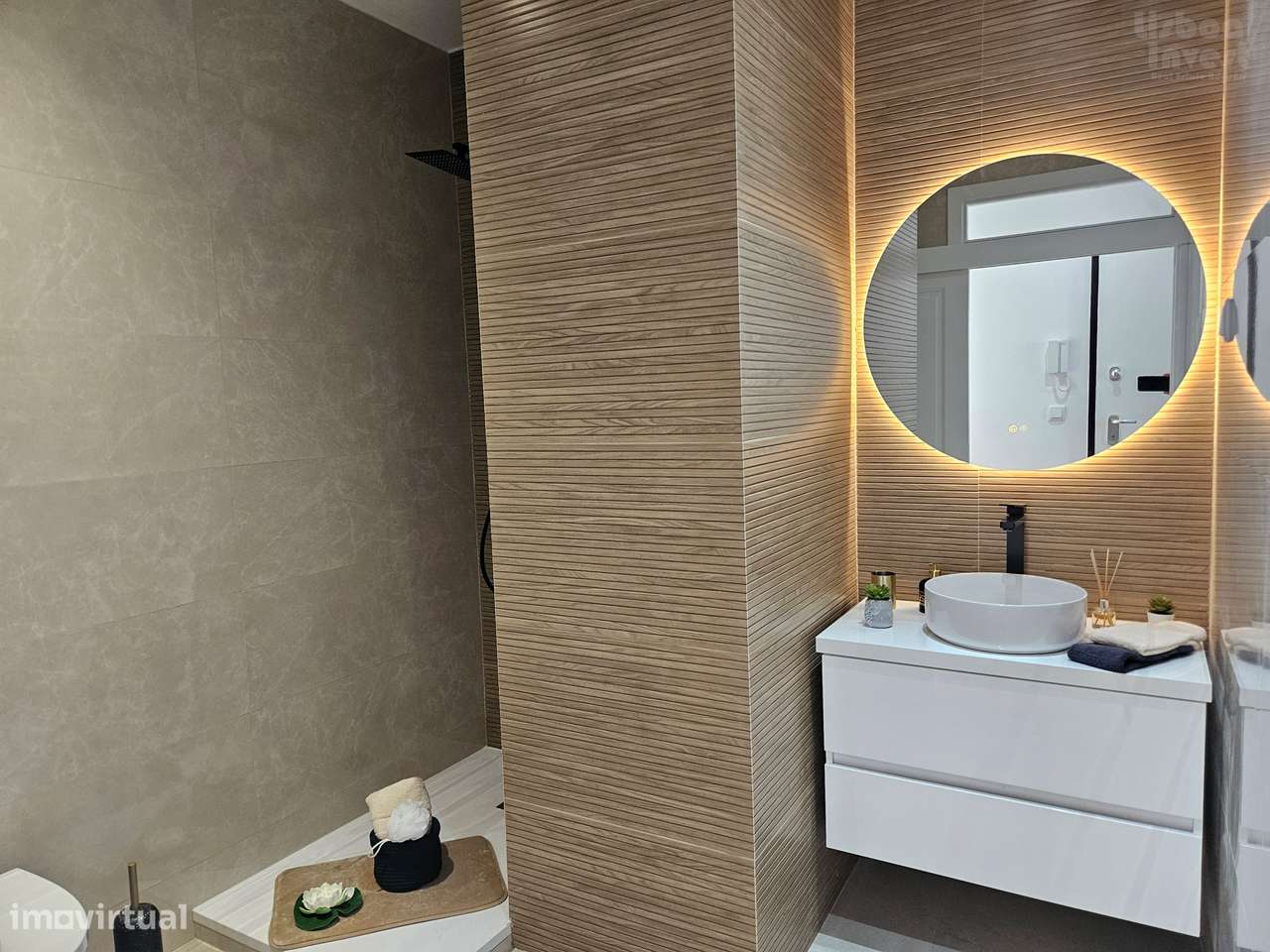 Vendo T2 Remodelado Santa Apolonia com Varanda e vista Rio-15