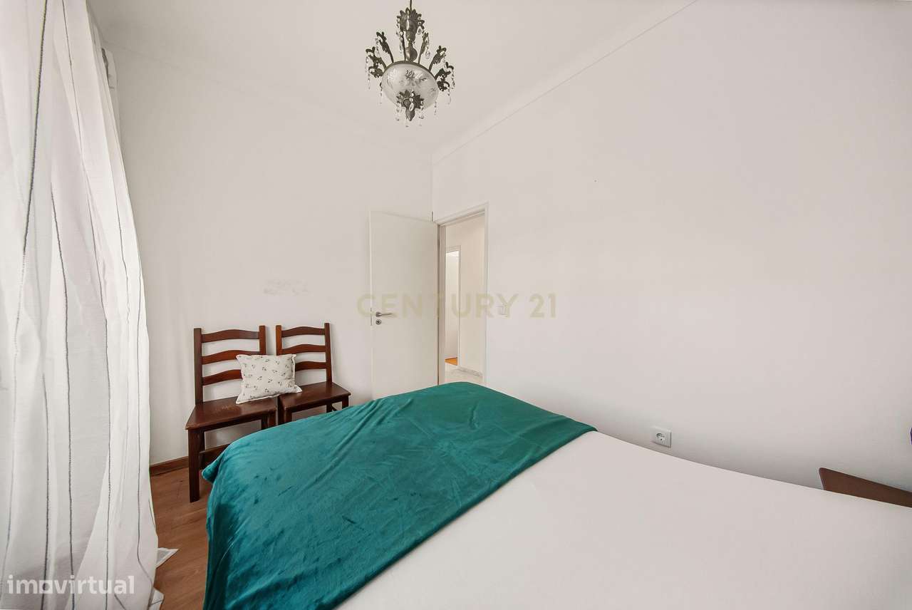 Moradia T4 com Churrasqueira, Jardim e Garagem – Excelente Exposição S-7