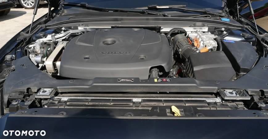 Volvo V60 T8 AWD Plug-In Hybrid R-Design - 39