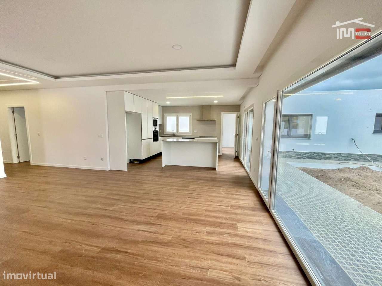 Moradia Térrea T3+1 com Áreas Amplas em Fernão Ferro | Terreno 380...-7