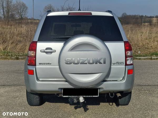 Suzuki Grand Vitara 2.0 - 9