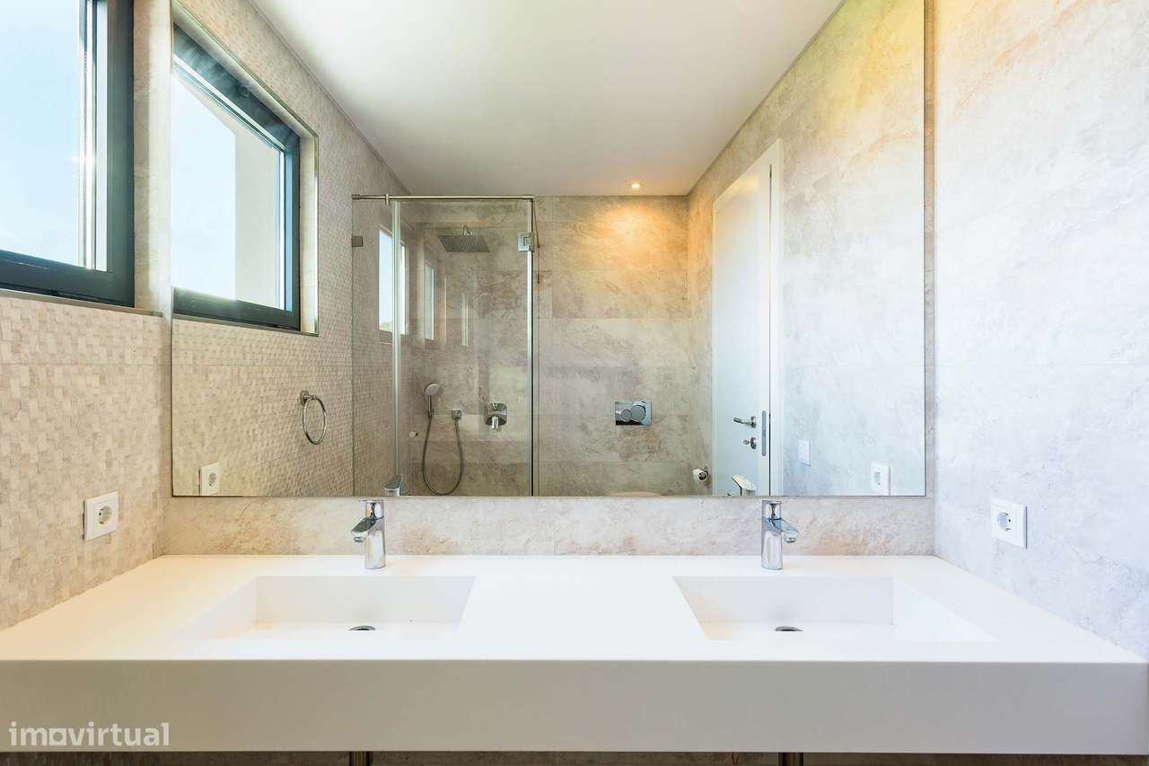 Quinta Moderna de Luxo com 4+1 Suítes, Anexo Independente e Jardim-24