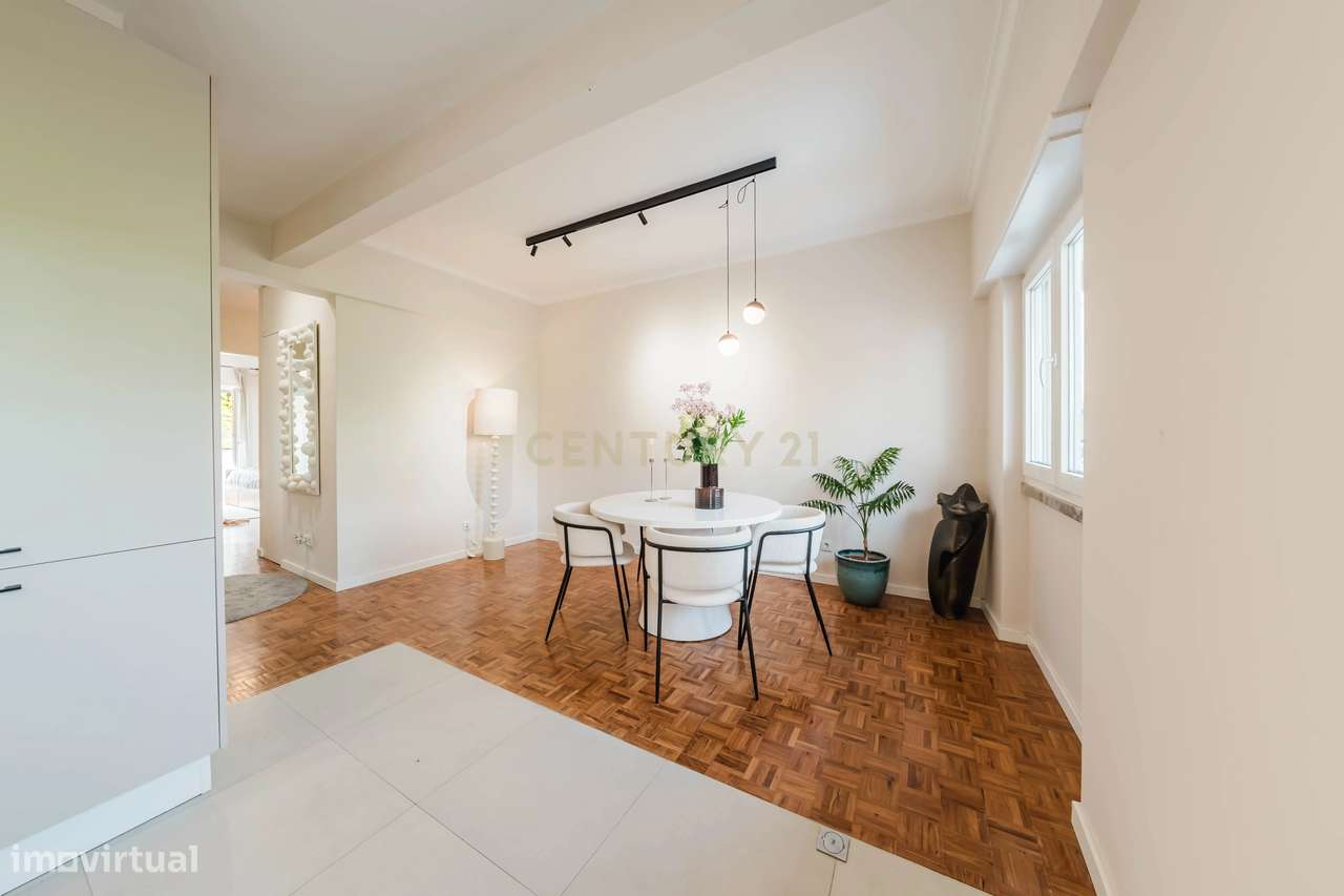 T4 luminoso com varanda ampla a 5 minutos da estação de Monte Abraão-25