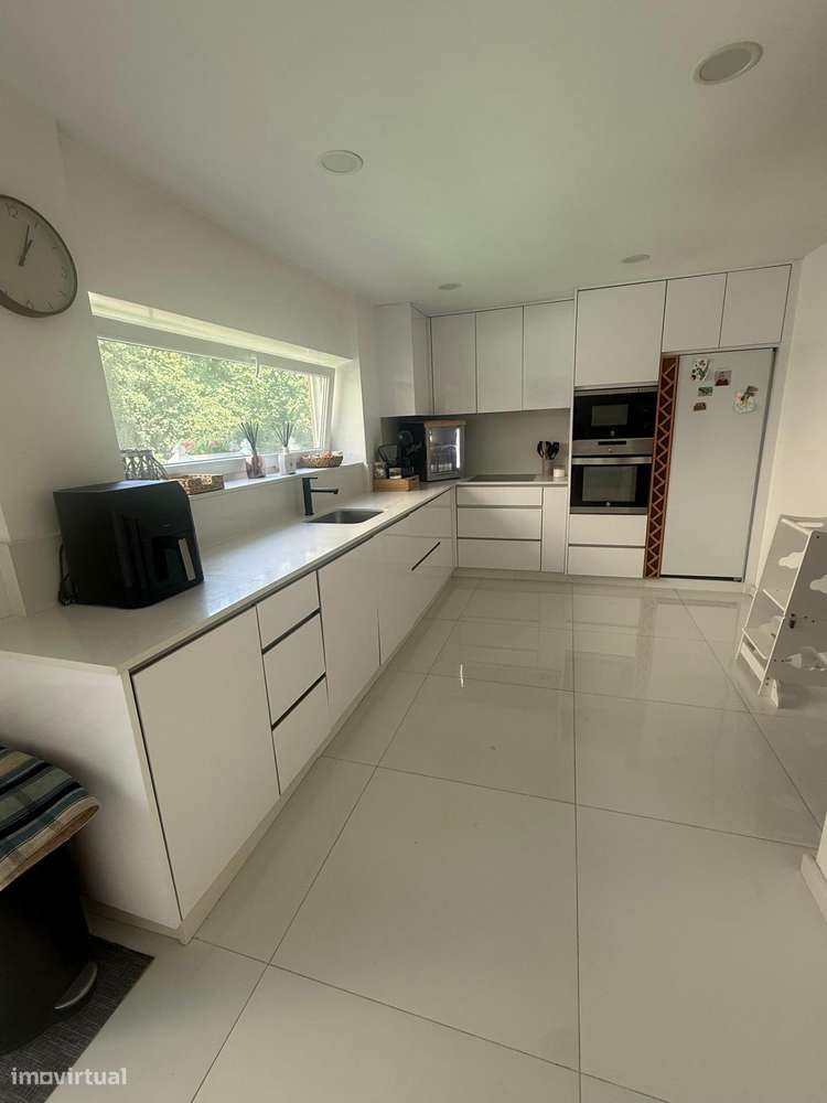 Moradia geminada Bi-Familiar T3 + T1 — Dois espaços...-3