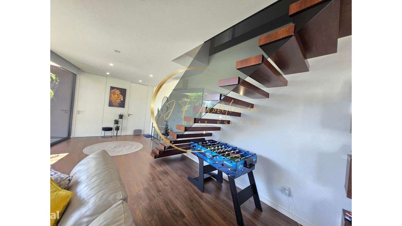 Moradia T4 de Luxo com Jardim-6