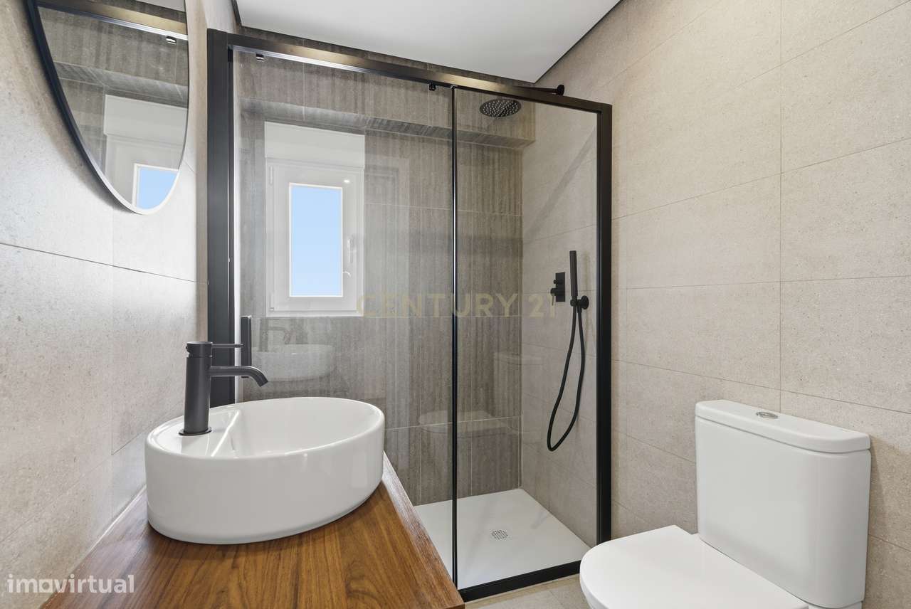 Moradia Renovada com Jardim, no Sarge-12