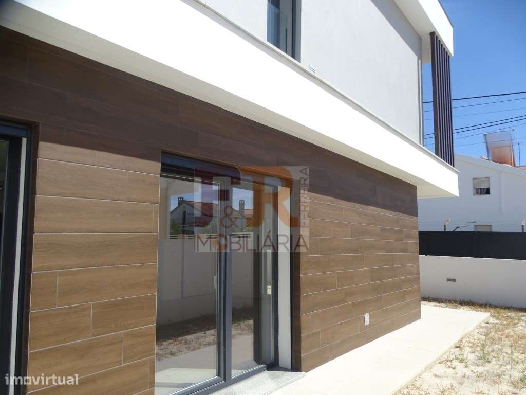 PRONTA!! Moradia Duplex T4 com Garagem, Quinta das laranjeiras Fern...-49