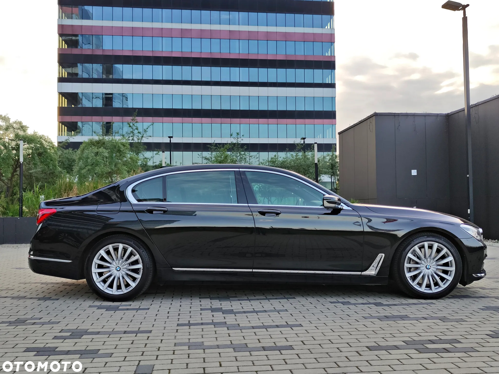 BMW Seria 7 750Li xDrive - 18