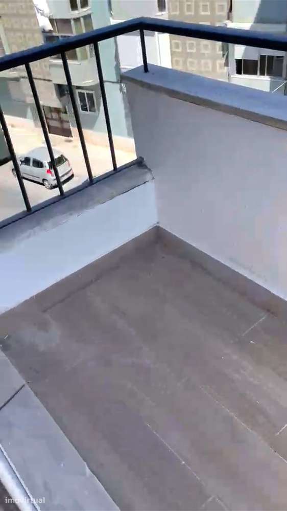 Venda de Apartamento T1 (2 assoalhadas) a Estrear, Apelação, Loures.-10